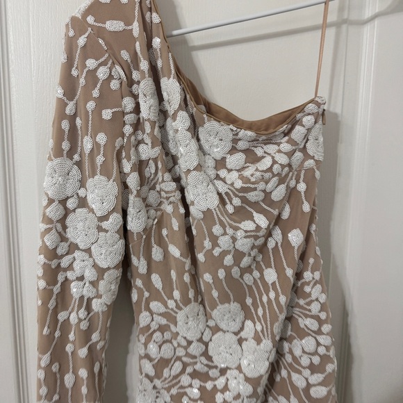 Dress the Population One-Shoulder Floral Mini Dress in White and Tan - Picture 11 of 15
